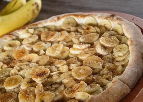 Foto de uma pizza de banana